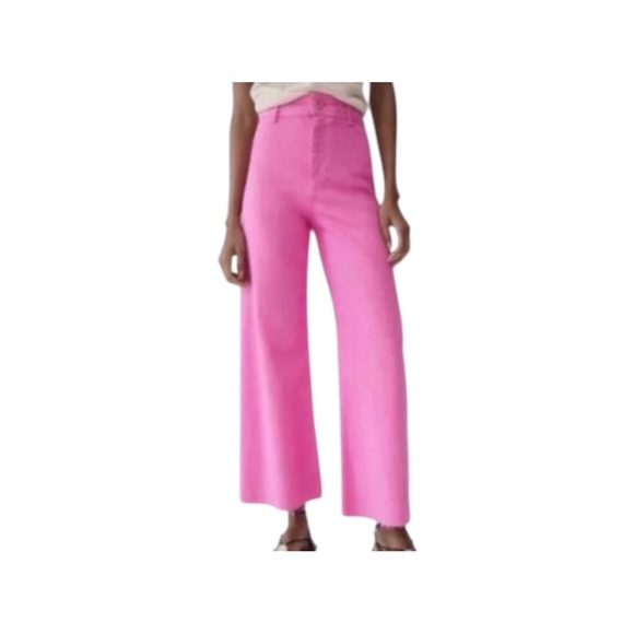 Pants - ZARA.  Vibrant Pink Wide leg Jeans Pant High Waisted Zip Fly Back Pockets Size 4